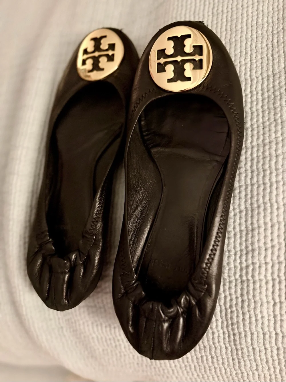 Tory Burch Black Leather Ballet Flats with Gold Logo Medallion - Picture 1 of 3